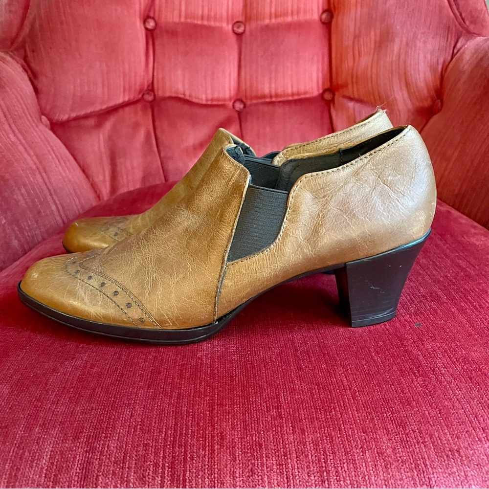 Munro American Betsy Wingtip Booties Size 8N